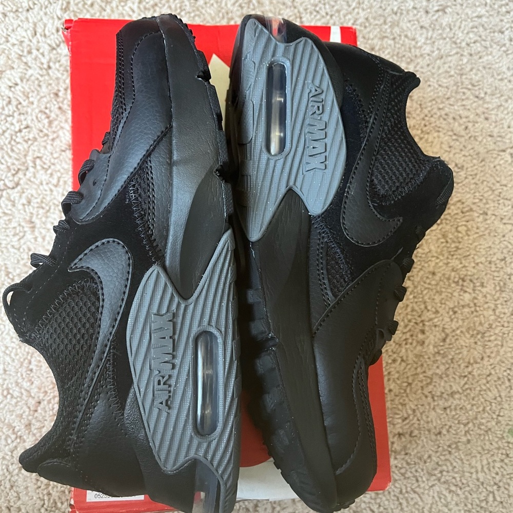 Womens Nike Air Max Excee- Size 6.5-Black/Gray! Worn once! Excellent condition!